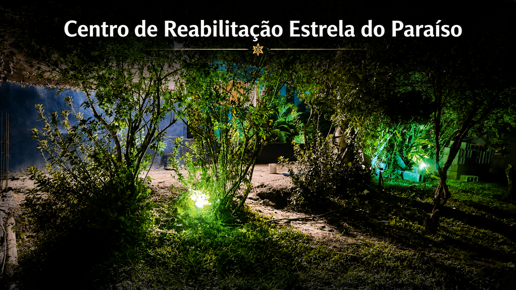 Centro de Reabilitação Estrela do Paraíso — jardim iluminado à noite, acolhendo quem busca recuperação